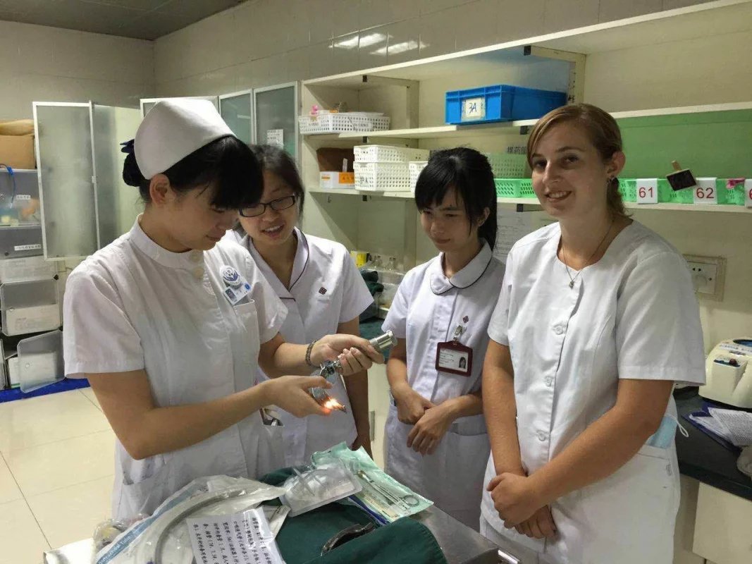 8.6中外临床护理技能实训与学术交流项目
